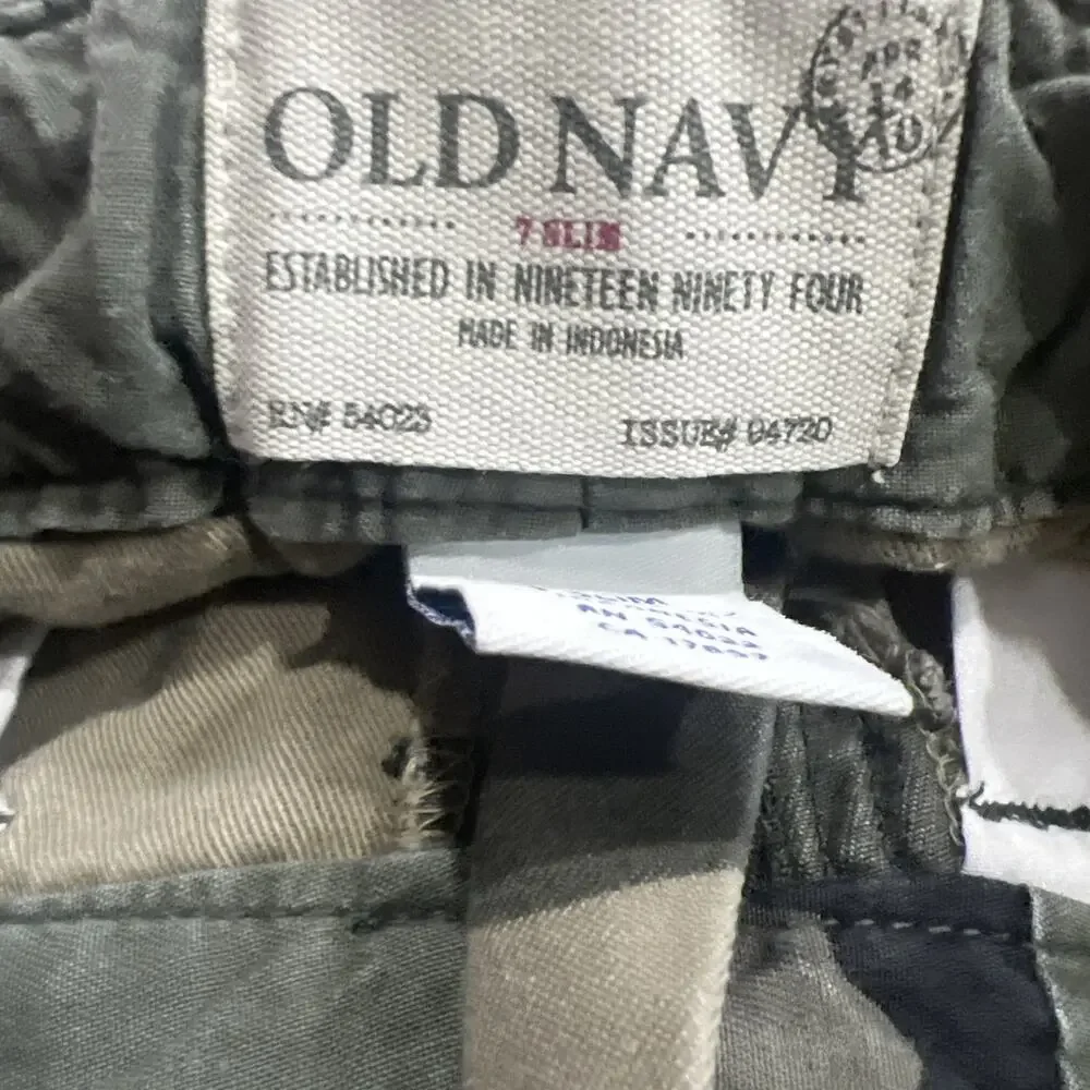 Boys Old Navy Camo Cargo Shorts. Size 7 Slim (A10)